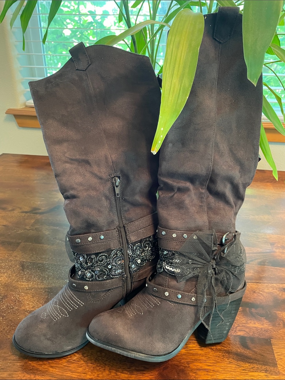 NOT RATED Moonshine Boots Women’s 8 Charcoal Gray